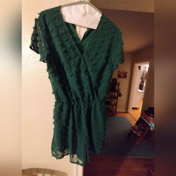 Green romper - Picture 1 of 4